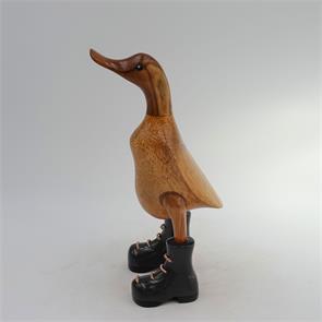 Ente »Celina« - klein olivgrün aufrecht mit schwarzen Schuhen
